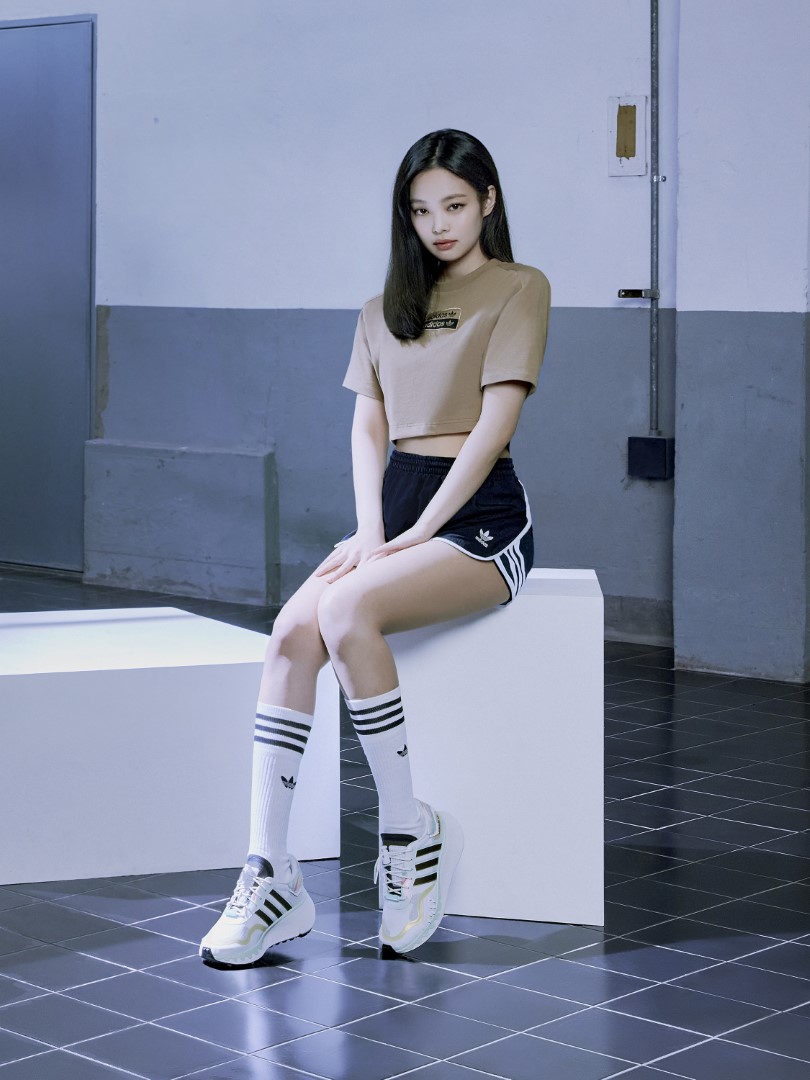 BLACKPINK WATCH US MOVE R.Y.V